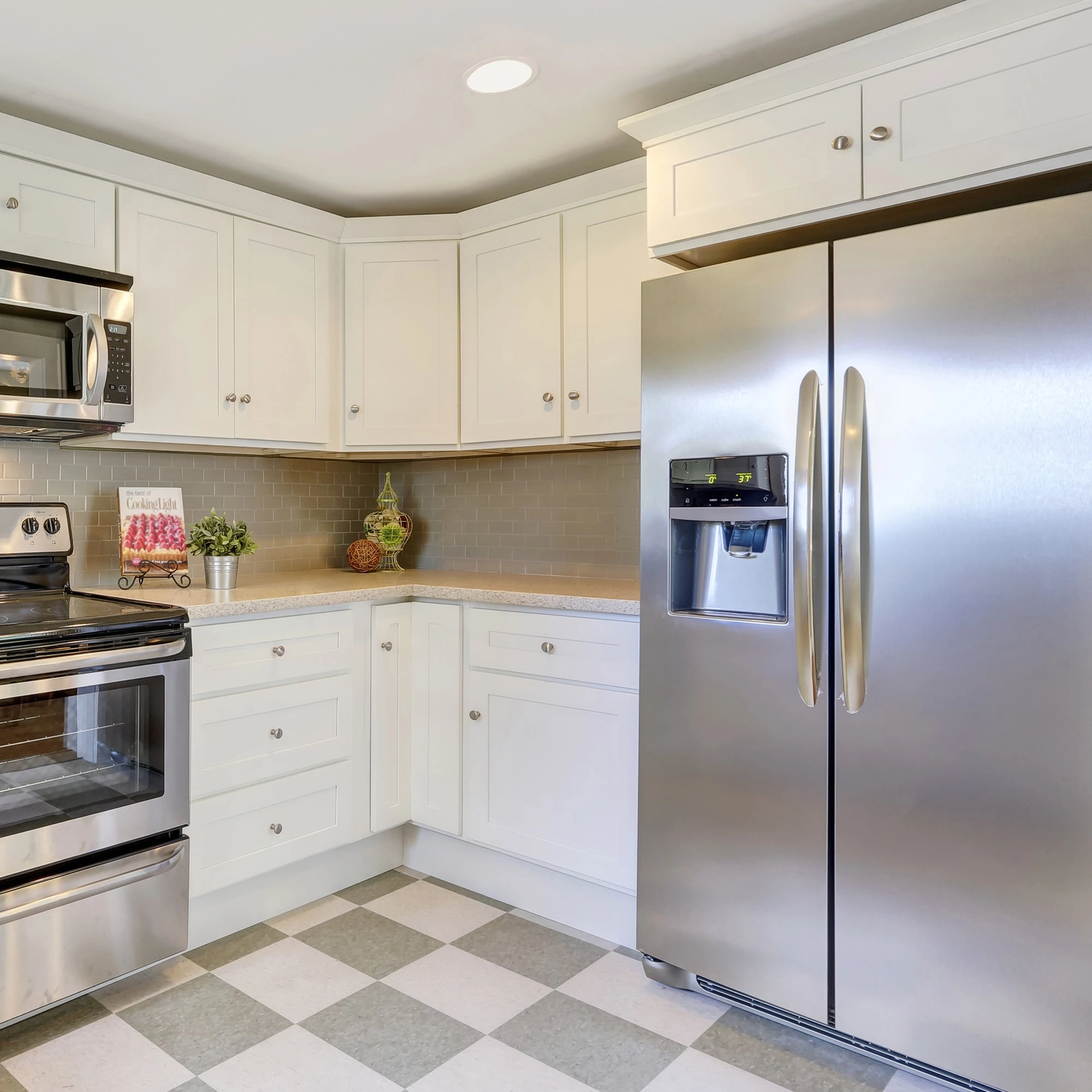 TCP 9" LED Slim Flush Mount Fixture - 18W - Selectable CCT - Dimmable - Up To 1,370 Lumens - Image 4