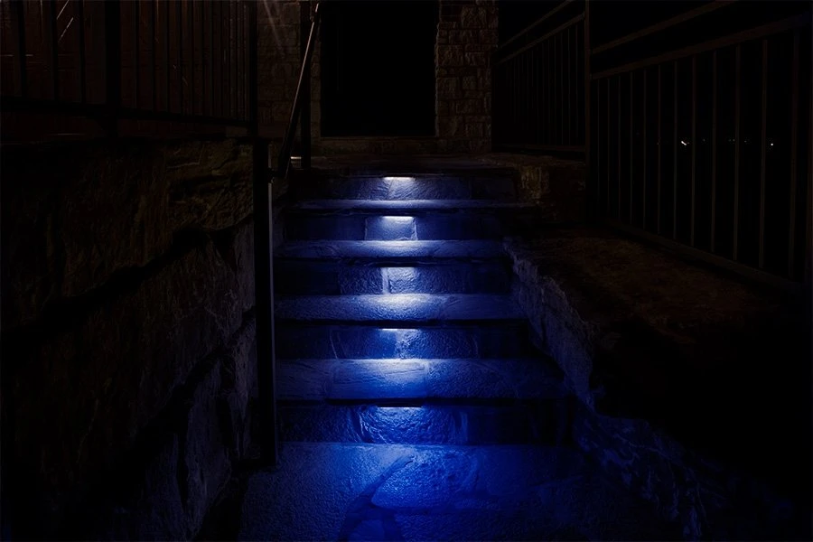 7 Inch LED Hardscape Light - Amber - With Mounting Plate - Image 4